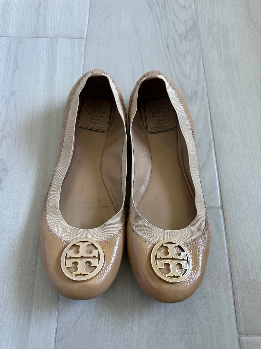 Tory Burch Beige Patent Leather Logo Ballet Flats